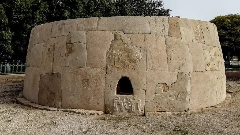 Hili Grand Tomb